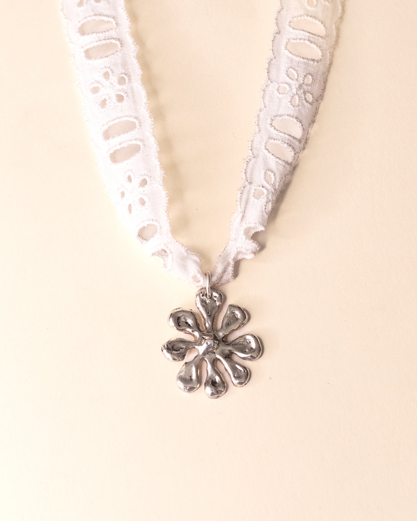 Collier Lace Bloom